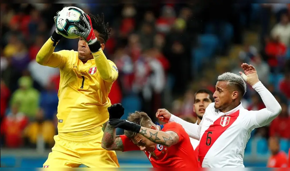 La última vez que se enfrentaron Perú y Chile fue hace 16 meses. Foto: EFE/José Méndez