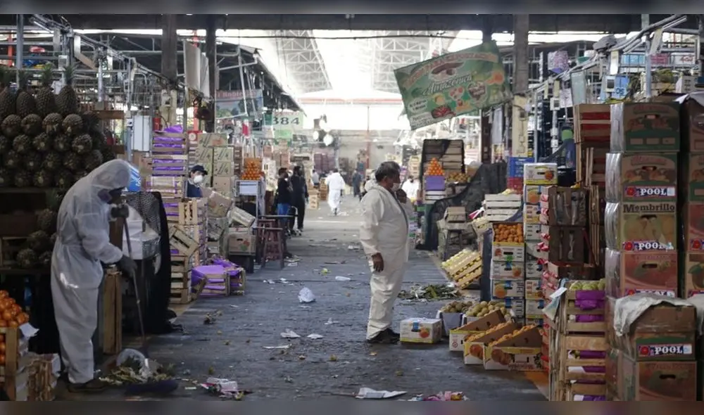 El sábado a las 2 de la tarde cerrarán el Mercado de Frutas y el Mercado Modelo de La Victoria. Créditos: La República. El sábado a las 2 de la tarde cerrarán el Mercado de Frutas y el Mercado Modelo de La Victoria. Créditos: La República.