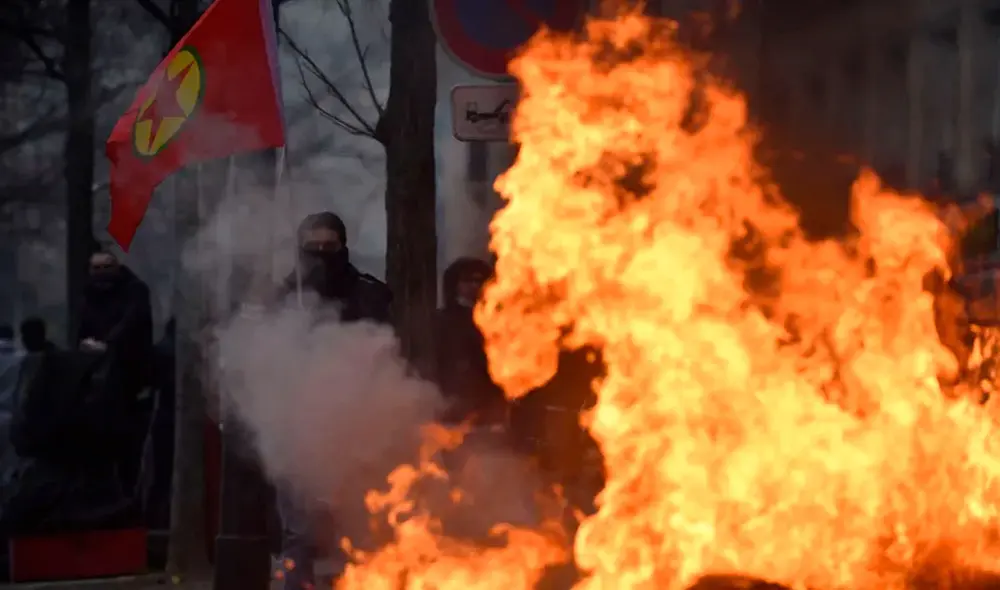 El ataque dejó tres muertos, una mujer y dos hombres, y tres heridos, uno de ellos grave, según el último balance. Foto: AFP