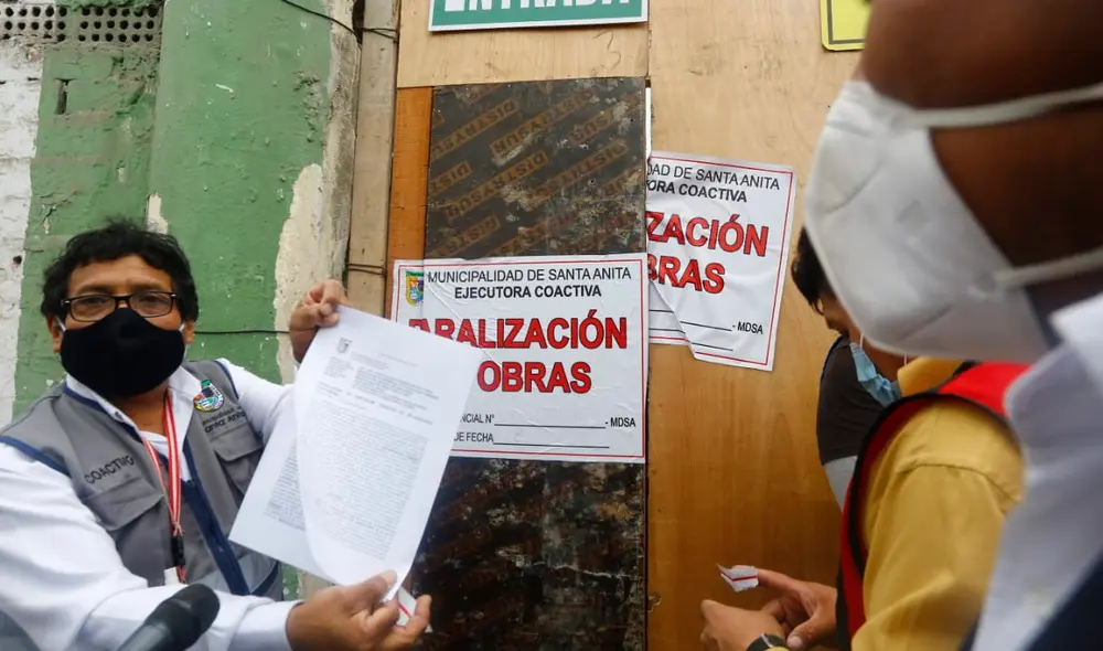 Municipalidad de Santa Anita paraliza obra que ejecutaba la Municipalidad de Lima en el terreno conocido como  'La Tierra Prometida'. Foto: Félix Contreras/ La República