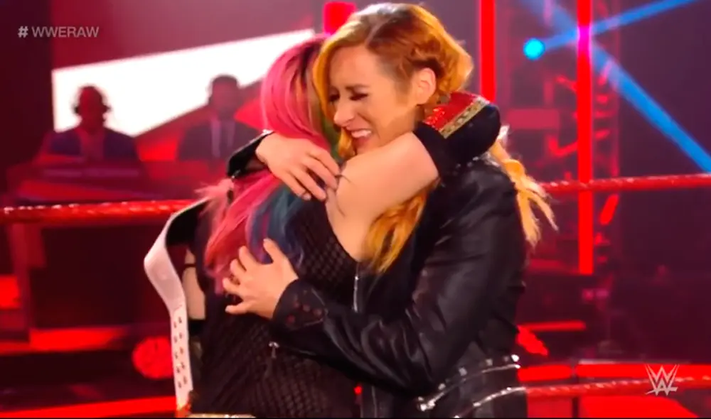 Becky Lynch anunció en Raw que está embarazada y que Asuka es la nueva campeona por ganar el maletín en Money in the Bank. | Foto: WWE