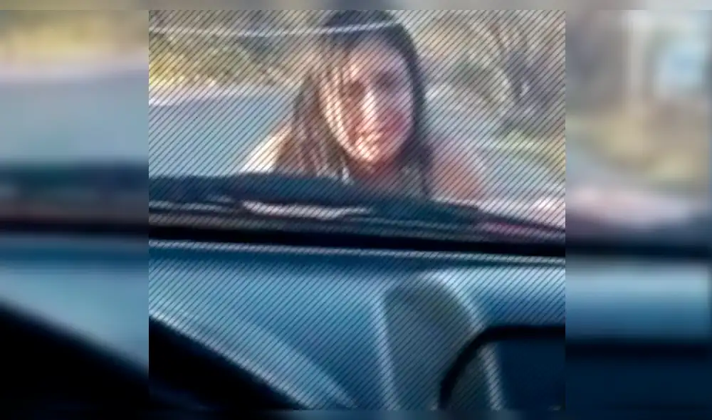 En México, mujer desnuda pide ayuda en plena carretera [VIDEO]