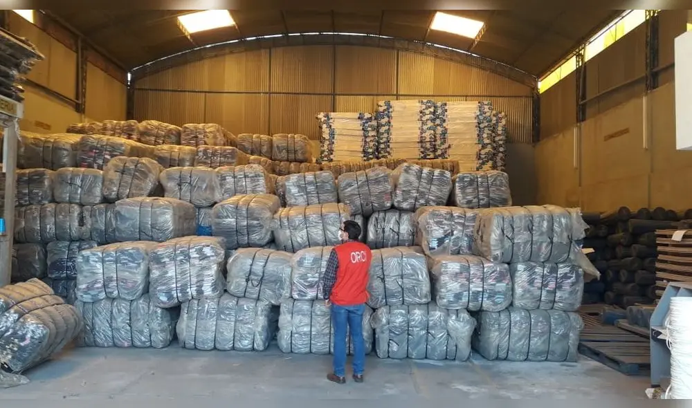 Frazadas que debieron ser entregadas a población permanecen en almacén de Defensa Civil. Foto: Contraloría.