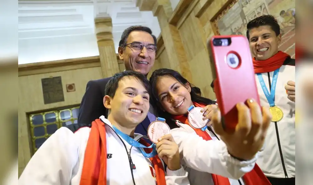 Martín Vizcarra se reunió con medallistas peruano Martín Vizcarra se reunió con medallistas peruano