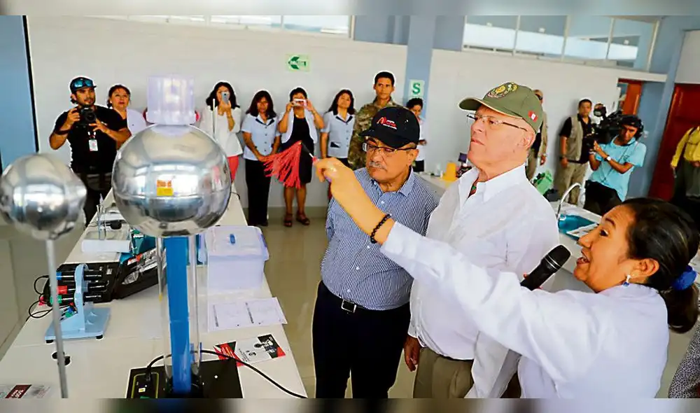 Pedro Pablo Kuczynski visita obras pero evita responder a la prensa [VIDEO]