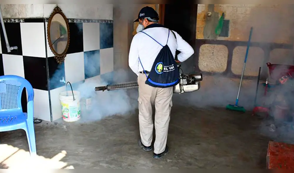 Autoridades de Lambayeque realizan trabajo de fumigación.