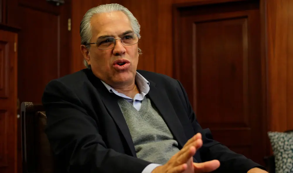 Costa dice el Congreso se equivoca en recoger esta reivindicación de los profesores interinos, porque no calificaron y no cumplen los requisitos. Foto: La República Costa dice el Congreso se equivoca en recoger esta reivindicación de los profesores interinos, porque no calificaron y no cumplen los requisitos. Foto: La República