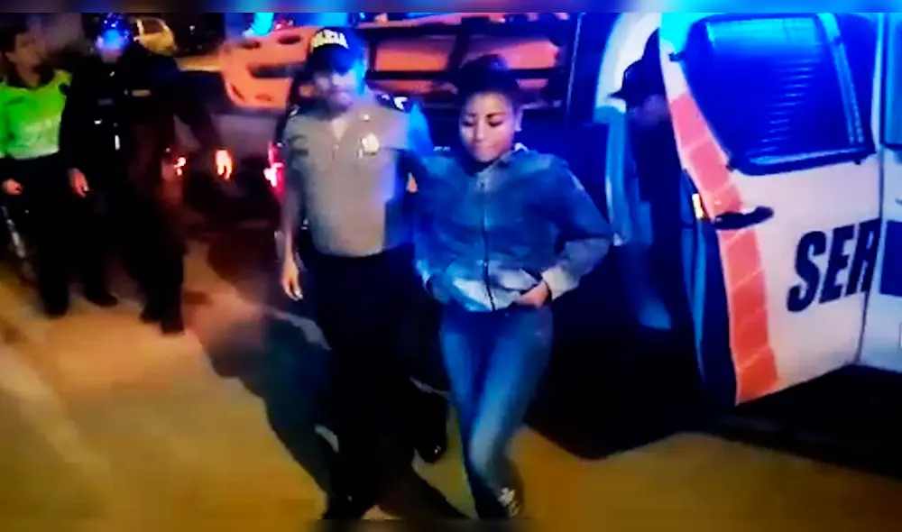 Mujer no logró escapar y enfrentara investigación por robo.