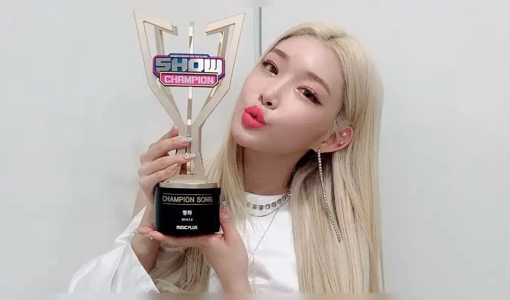 Chungha ganó el primer lugar en diferentes programas musicales con los títulos "Snapping" y "Chica"