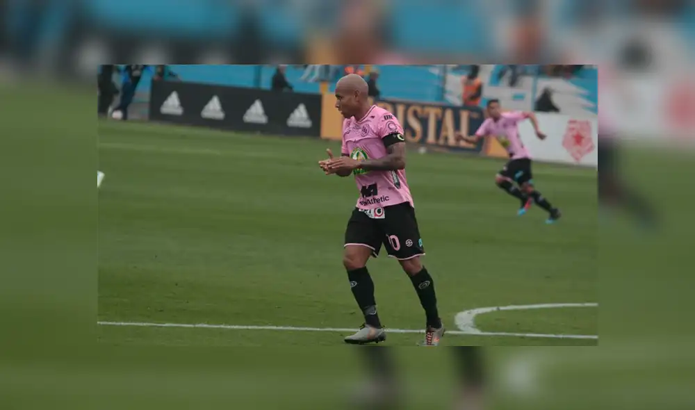 Jesús Chávez sobre Sporting Cristal Jesús Chávez sobre Sporting Cristal