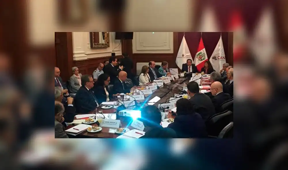 CAN pide a contralor Edgar Alarcón no participar en sesiones por denuncias