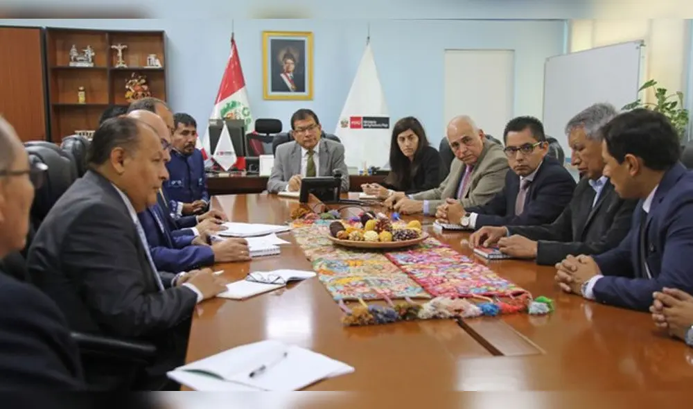 Ejecutivo acuerda que adenda 13 de Majes Siguas II deberá cerrarse en enero. Ejecutivo acuerda que adenda 13 de Majes Siguas II deberá cerrarse en enero.