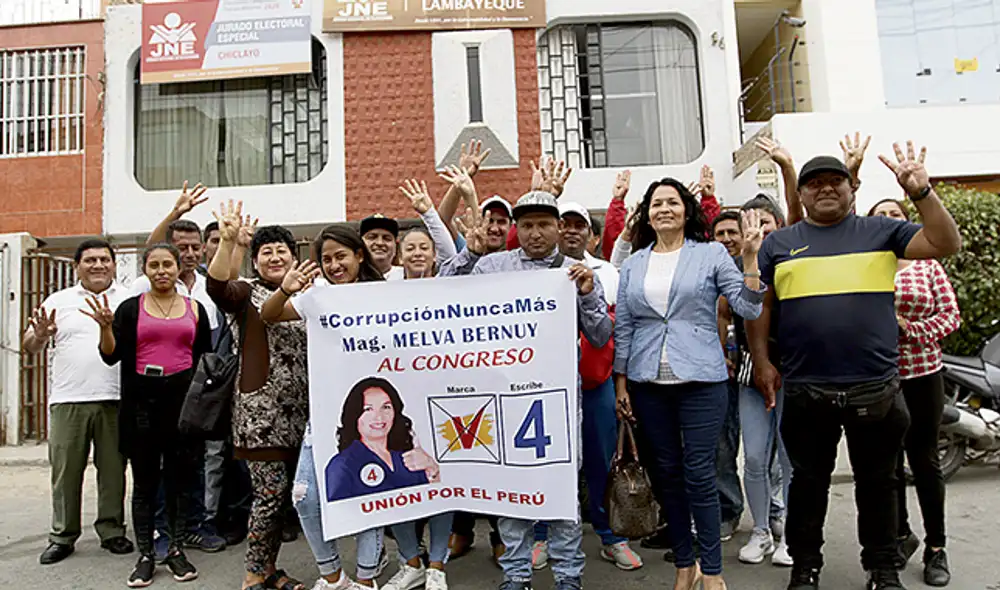 Lambayeque. Mujeres al final de la lista en el grupo UPP. (Bryan Rubio) Lambayeque. Mujeres al final de la lista en el grupo UPP. (Bryan Rubio)