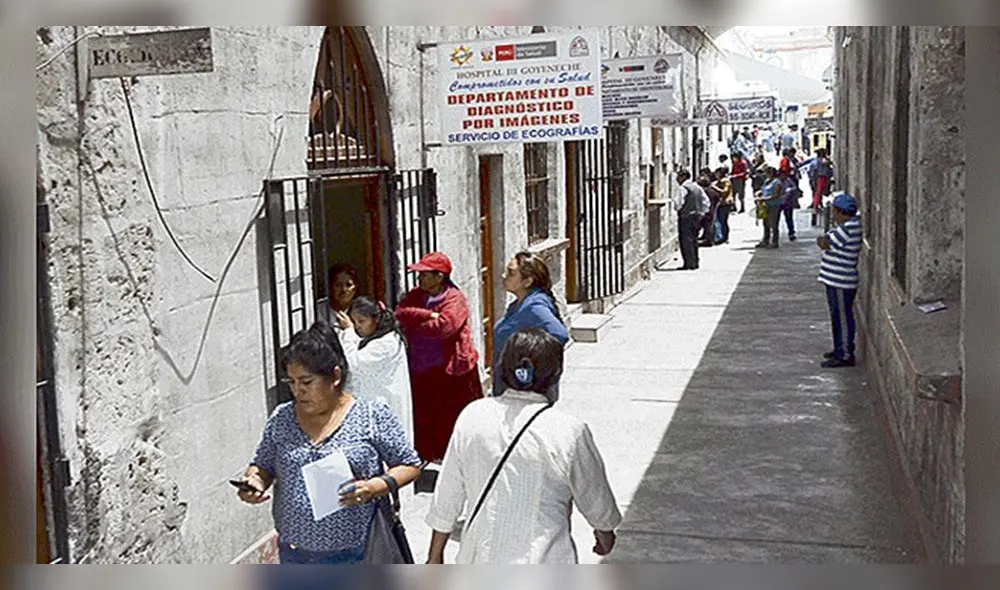 Suspenden citas médicas por teléfono y vuelven las colas al hospital Goyeneche de Arequipa