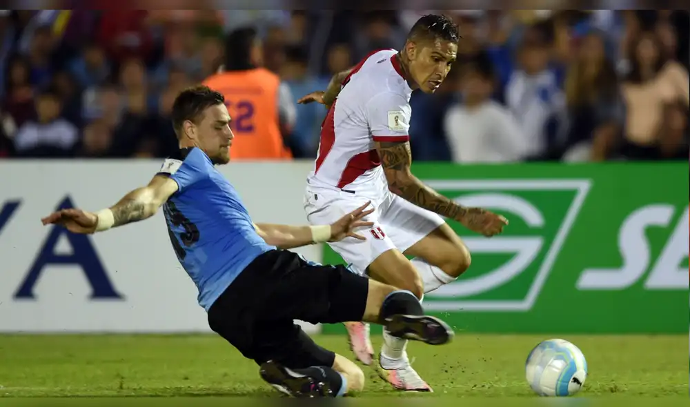Claudio Pizarro explicó porqué salió del partido ante Uruguay. Foto: AFP Claudio Pizarro explicó porqué salió del partido ante Uruguay. Foto: AFP