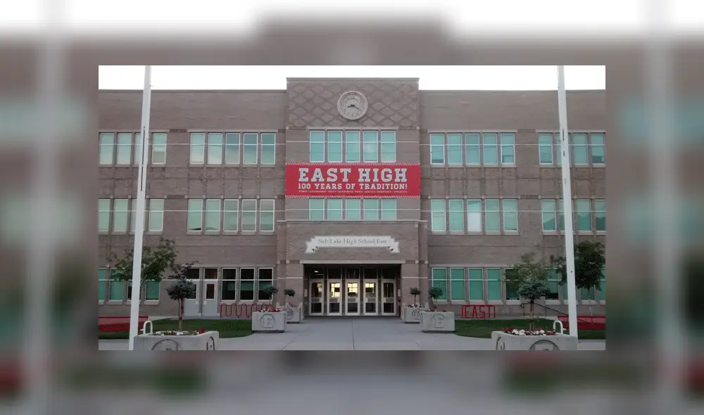Desliz las imágenes para ver cómo luce la famosa escuela en la que se grabó al cinta adolescente. (Foto: Google Maps)