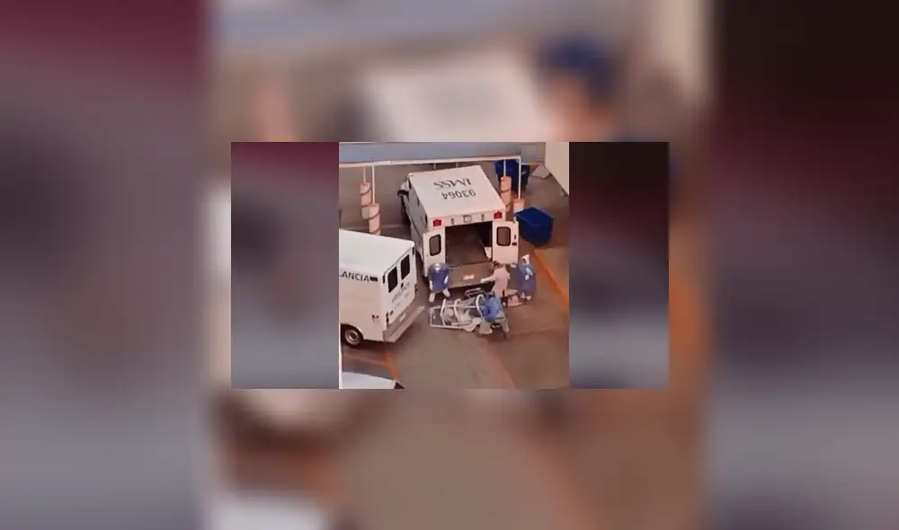 Los camilleros fueron duramente criticados por los usuarios de redes sociales. Los camilleros fueron duramente criticados por los usuarios de redes sociales.