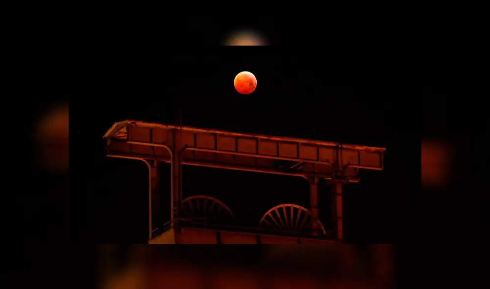Increíbles imágenes de cómo se vio la Superluna de sangre de lobo en el mundo [FOTOS]