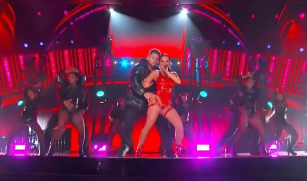 Becky G hace atrevido baile con su canción “Mala santa” [VIDEO]