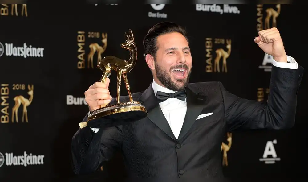 Claudio Pizarro recibió nuevo galardón por su trayectoria en la Bundesliga [VIDEO]