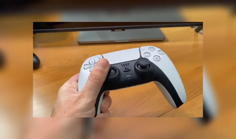 Así luce en las manos de Geoff Keighley.