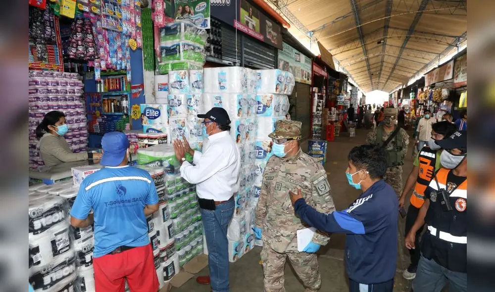 Defensa Civil y Ejercito intervienen mercados de Trujillo Defensa Civil y Ejercito intervienen mercados de Trujillo