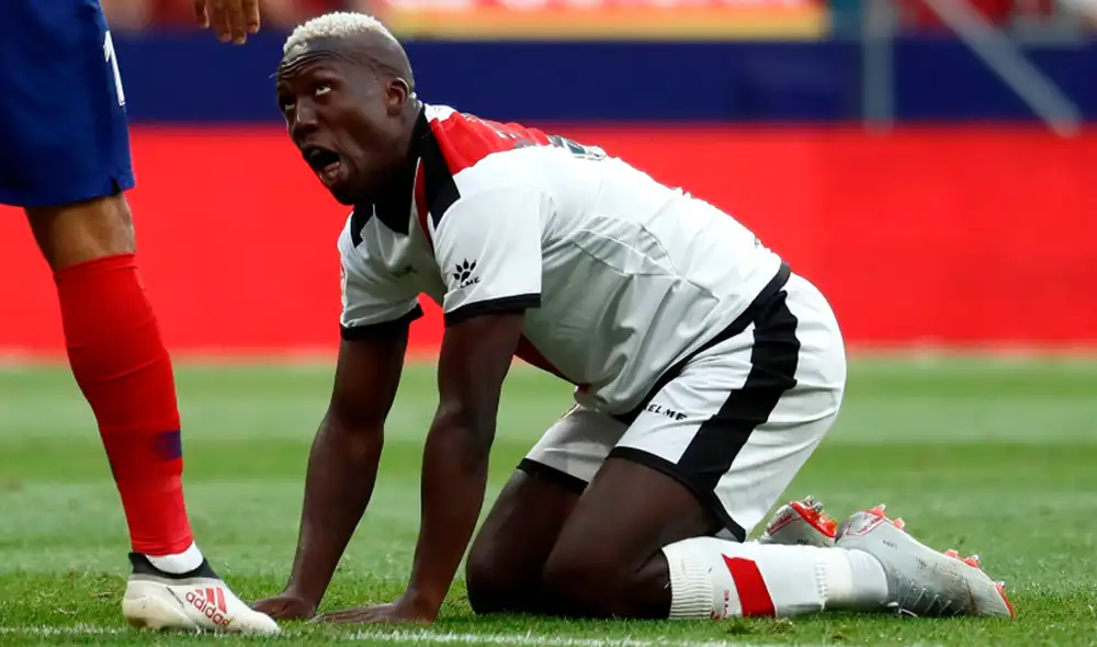 Luis Advíncula será baja en Rayo Vallecano por algunas semanas.