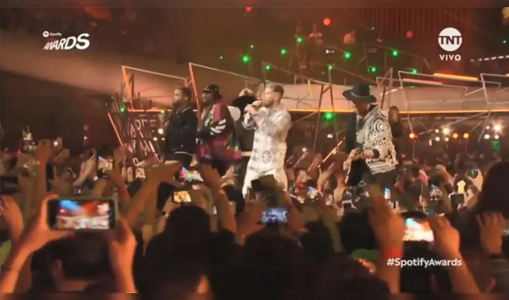 A pesar del problema de salud que presentó Zion, el dúo logró llegar a su presentación en el evento musical. (Foto: Captura)