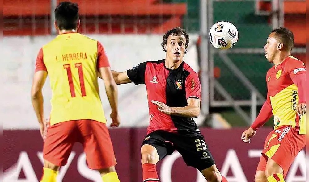 AMDEP2664. QUITO (ECUADOR), 13/05/2021.- Harold González (d) de Aucas disputa un balón con Horacio de Dios de Melgar hoy, en un partido de la Copa Sudamericana entre Aucas y Melgar en el estadio Chillogallo en Quito (Ecuador). EFE/José Jácome AMDEP2664. QUITO (ECUADOR), 13/05/2021.- Harold González (d) de Aucas disputa un balón con Horacio de Dios de Melgar hoy, en un partido de la Copa Sudamericana entre Aucas y Melgar en el estadio Chillogallo en Quito (Ecuador). EFE/José Jácome