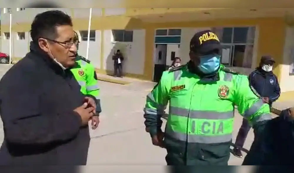 Escándalo se registró en hospital de Ayaviri. Trabajadores impidieron que se lleven detenido a médico. Escándalo se registró en hospital de Ayaviri. Trabajadores impidieron que se lleven detenido a médico.