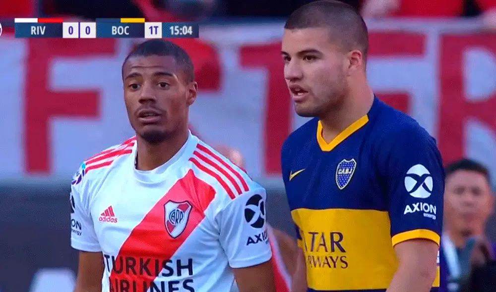 Nicolás de la Cruz se lanzó en el área de Boca Juniors y el árbitro decidió no cobrar un penal a favor de River Plate. | Foto: Fox Sports. Nicolás de la Cruz se lanzó en el área de Boca Juniors y el árbitro decidió no cobrar un penal a favor de River Plate. | Foto: Fox Sports.