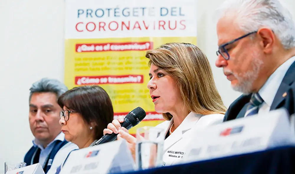Acciones. La ministra de Salud, Elizabeth Hinostroza, el representante de la OMS, Rubén Mayorga, y otros funcionarios explican lineamientos contra el covid-2019. Foto: Andina