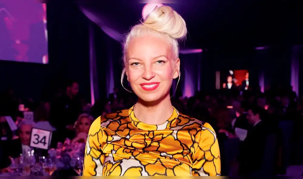 Sia revela quSia revela que padece el Síndrome de Ehlers-Danlose padece el Síndrome de Ehlers-Danlos