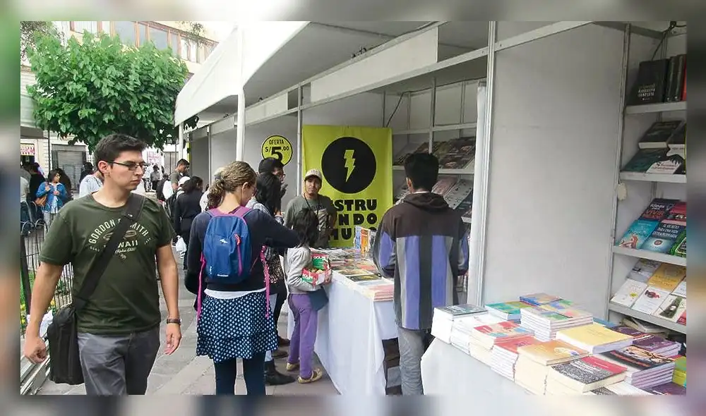 Arequipa: Festival del Libro atiende al público en el parque 15 de Agosto Arequipa: Festival del Libro atiende al público en el parque 15 de Agosto