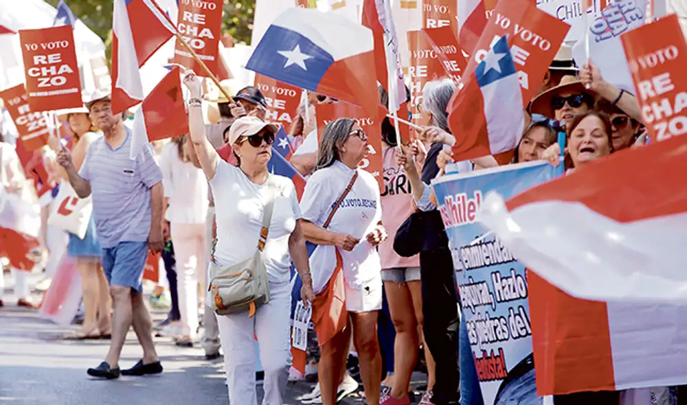 Descontento. Toman las calles de barrio acaudalado para protestar contra la Constituyente. (Foto: EFE)