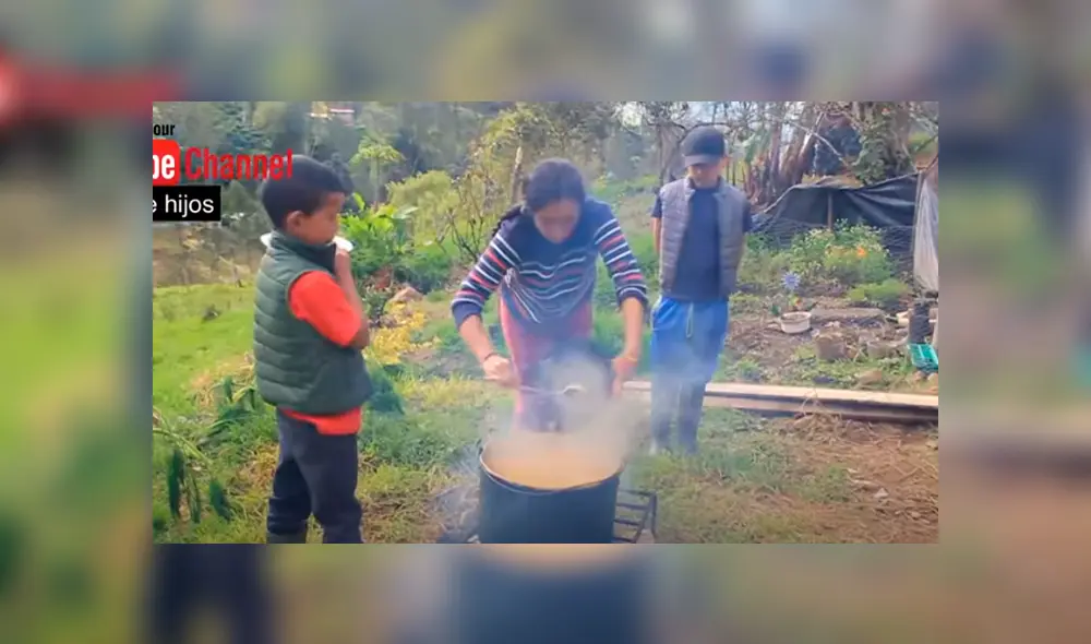 Nubia y sus dos hijos recibieron el botón plateado de YouTube y lo celebraron con un sancocho campesino. Foto: Captura/YouTube