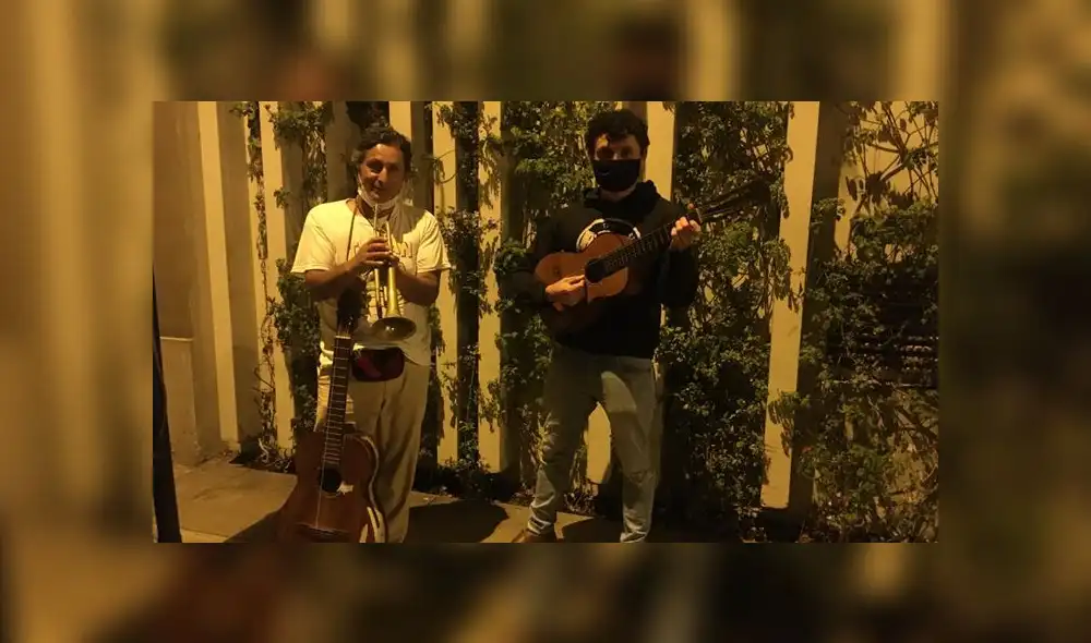 Ambos cantantes en los exteriores de las calles de Lince. Foto: Jossy Valdez