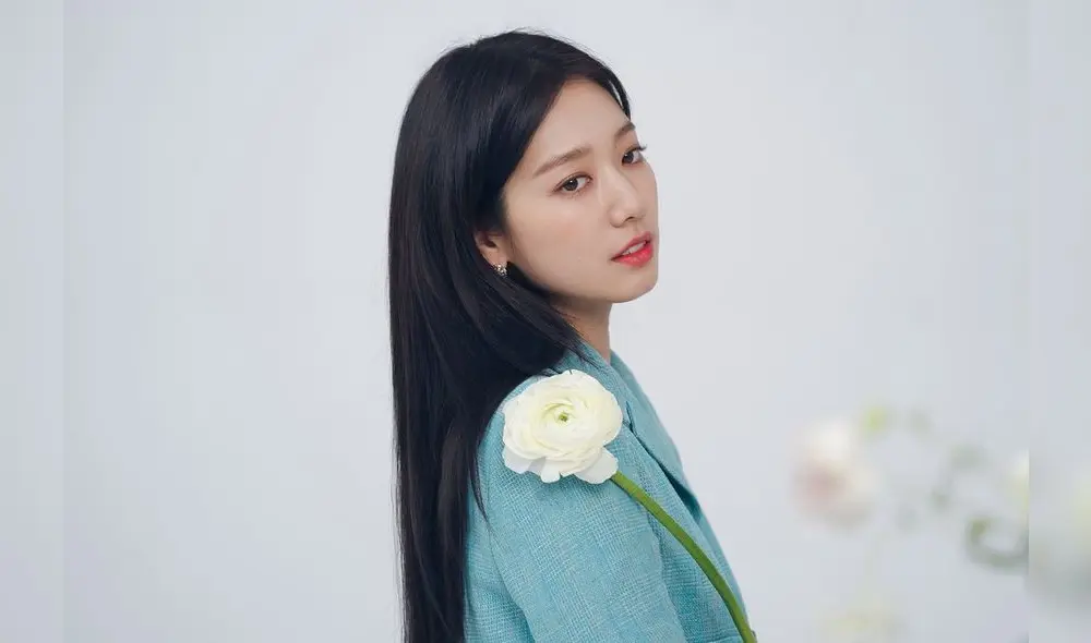 Deslice para ver más fotos de Park Shin Hye.