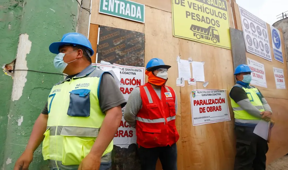 Municipalidad de Santa Anita paraliza obra que ejecutaba la Municipalidad de Lima en el terreno conocido como  'La Tierra Prometida'. Foto: Félix Contreras/ La República