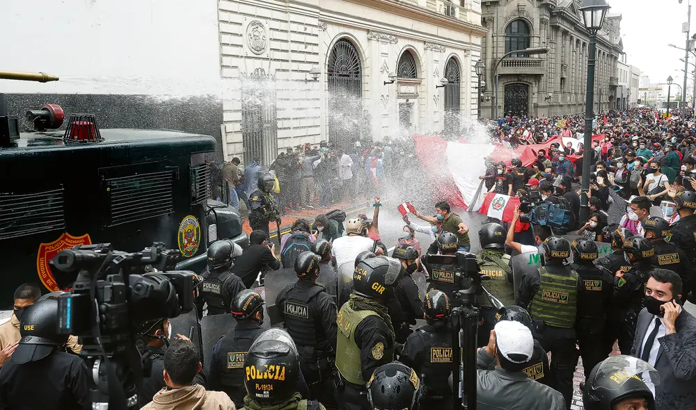 protestas vacancia policia armas tanqueta foto marco cotrina protestas vacancia policia armas tanqueta foto marco cotrina