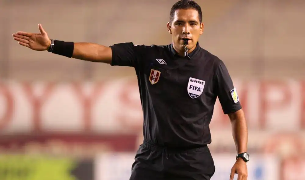 Diego Haro criticado por no hacer el uso del VAR en polémica jugada del Uruguay - Japón. Diego Haro criticado por no hacer el uso del VAR en polémica jugada del Uruguay - Japón.