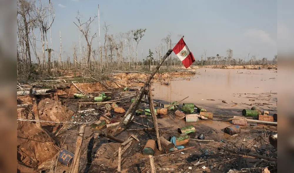 17-05-2019 ALDAIR MEJIA<BR><BR>ESTA MAANA ENTREGARON DONACION DE CARPAS Y EQUIPOS A DIVERSOS POLICIAS EL PRESIDENTE DE LA REPUBLICA MARTIN VIZCARRA Y EL MINISTRO CARLOS MORAN ESTUVIERON PRESENTE EN LA PAMPA MADRE DE DIOS COMO PARTE DEL OPERATIVO MERCURIO 2019 CONTRA LA MINERIA ILEGAL