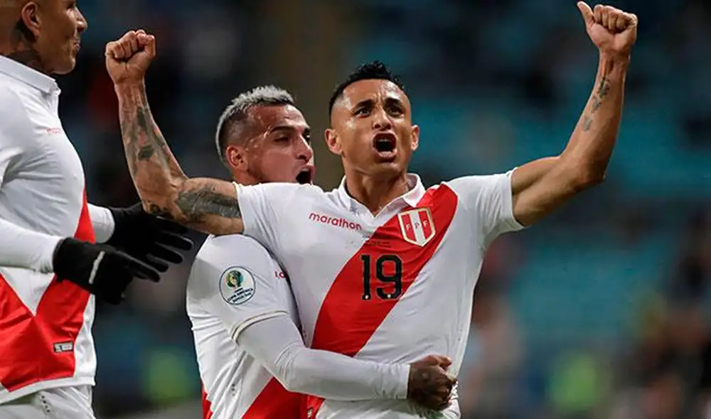 Gareca probó a Trauco en la posición de Yoshimar Yotún.