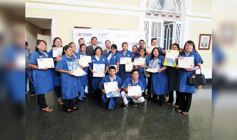 Jóvenes trujillanos se capacitan gratuitamente en la fabricación de calzado Jóvenes trujillanos se capacitan gratuitamente en la fabricación de calzado