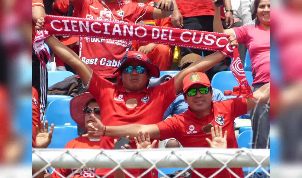 Los hinchas vivieron su propia fiesta en las tribunas del Estadio Garcilaso de la Vega. Foto: Liga 1 Movistar. Los hinchas vivieron su propia fiesta en las tribunas del Estadio Garcilaso de la Vega. Foto: Liga 1 Movistar.