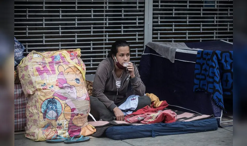 Venezolanos en Perú acampan fuera de su embajada debido a la crisis por la COVID-19 | Créditos: Jose Vidal Jordan