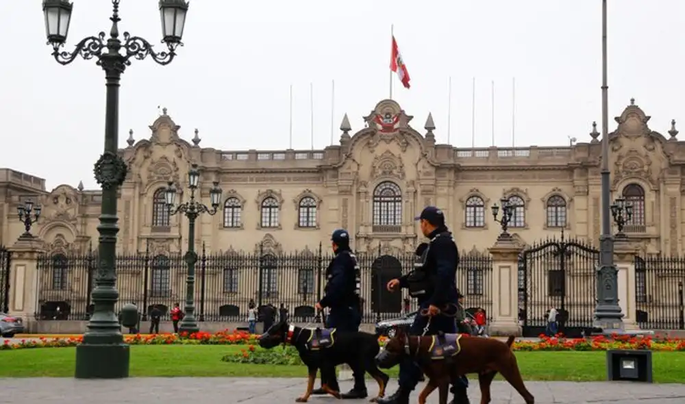 Seguridad frente a Palacio de Gobierno, en Lima.