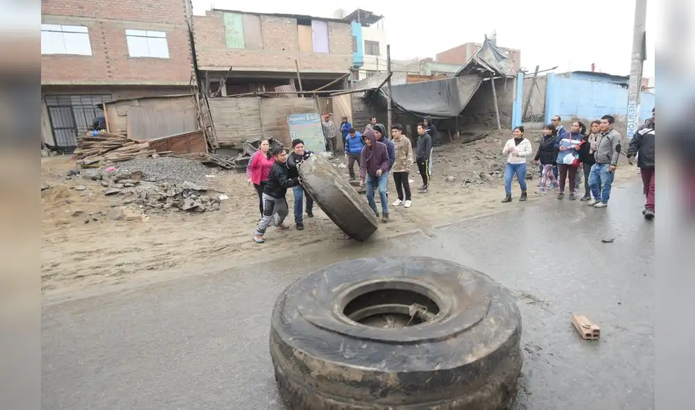 Vecinos de Carabayllo bloquearon la entrada de Canta exigiendo agua [FOTOS]
