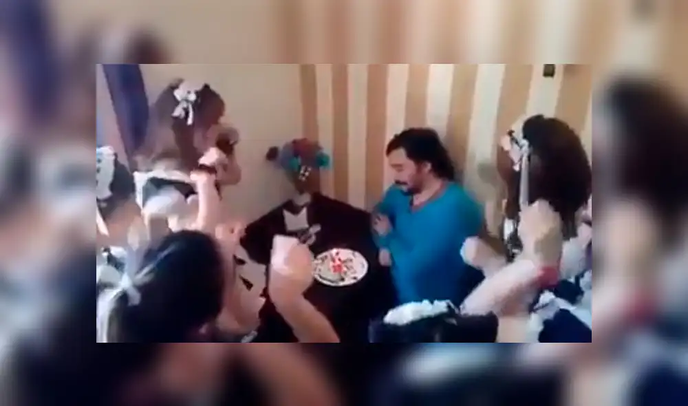 Facebook: Joven 'otaku' recibe peculiar 'regalo' de cumpleaños y su reacción sorprende a miles [VIDEO]
