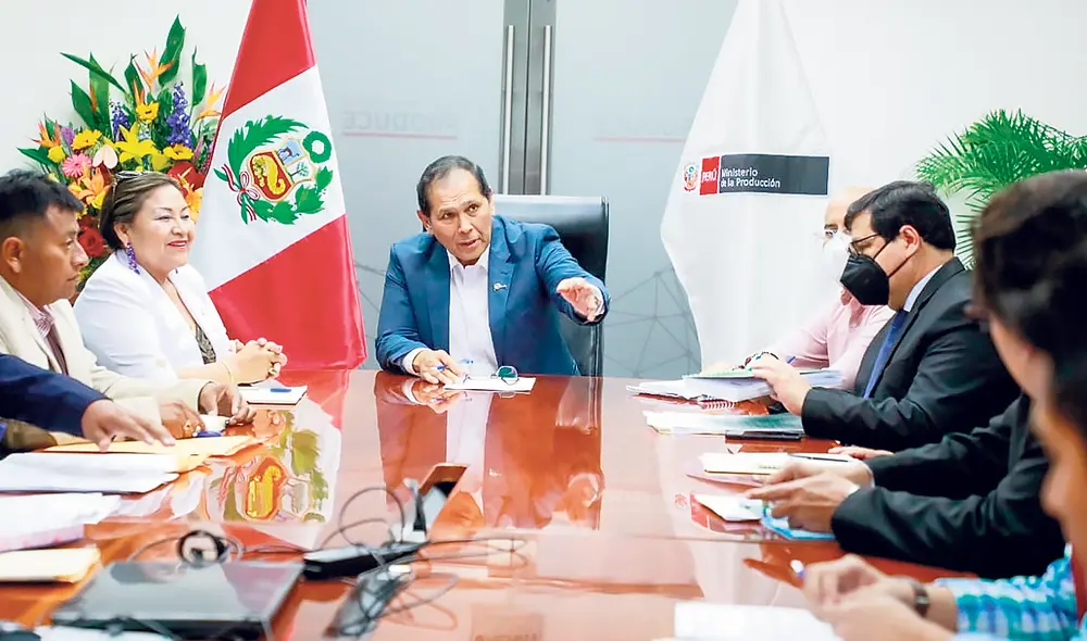 Encuentro. Zeta Chunga obtuvo el apoyo del ministro Prado en contra de la ley que fortalece lucha contra crimen organizado. Encuentro. Zeta Chunga obtuvo el apoyo del ministro Prado en contra de la ley que fortalece lucha contra crimen organizado.